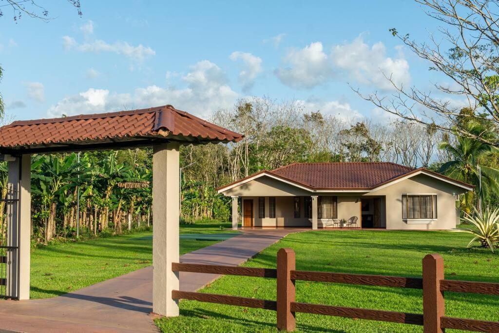 Casa Roble Fortuna La Fortuna Екстериор снимка