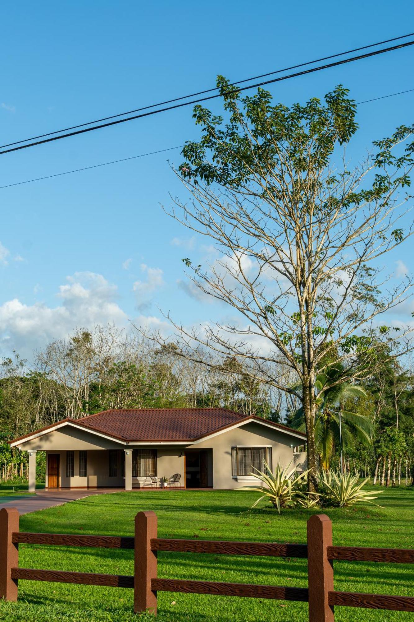 Casa Roble Fortuna La Fortuna Екстериор снимка